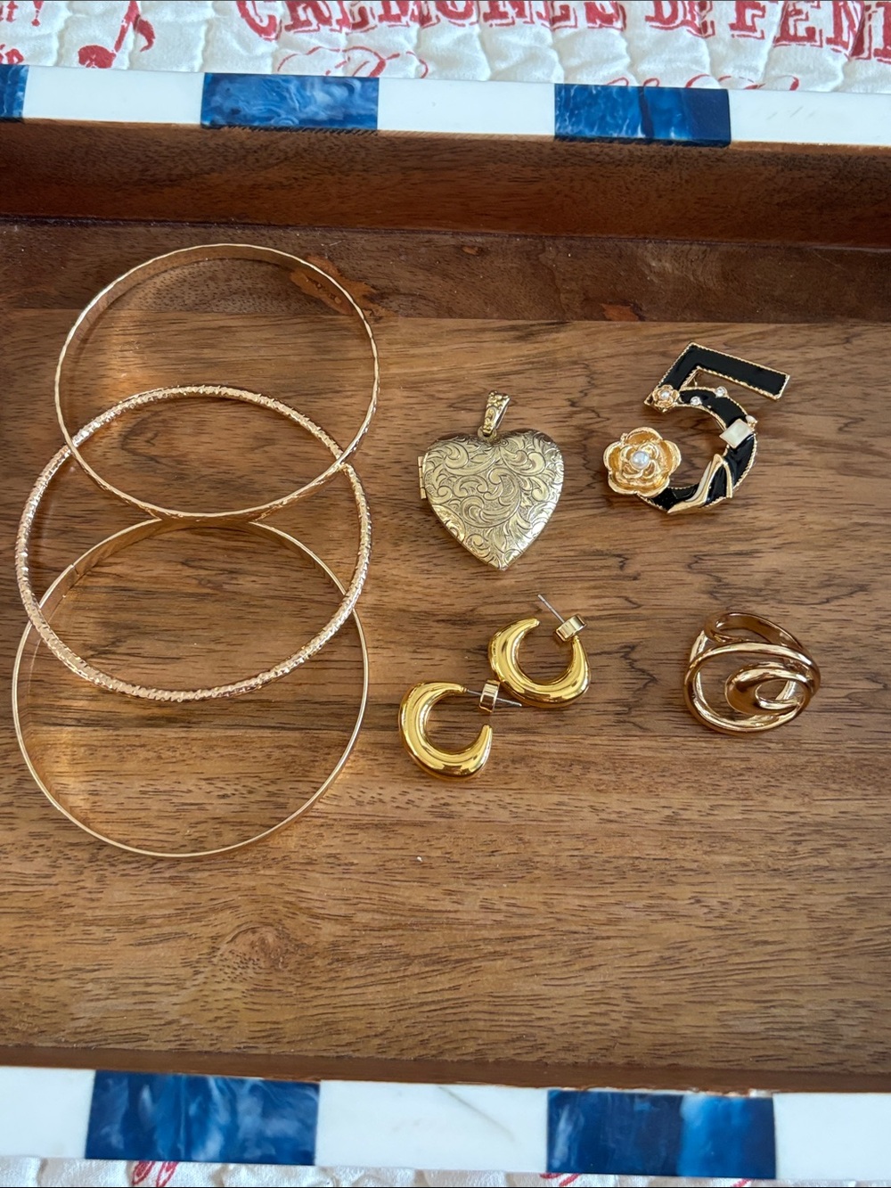 Fashion Jewelry Bundle ( 7 pieces) - Gold Tone